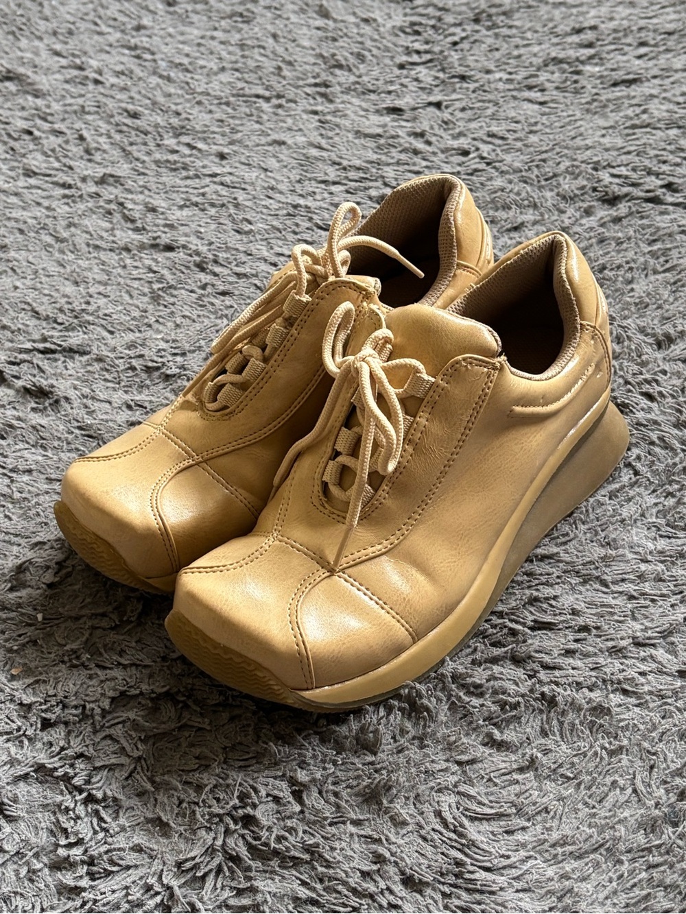 Splash Women’s Casual Lace-Up Platform Sneakers in Tan